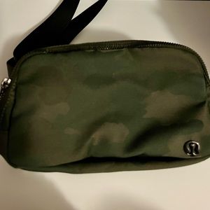 Lululemon cross body belt bag. NWT camo
